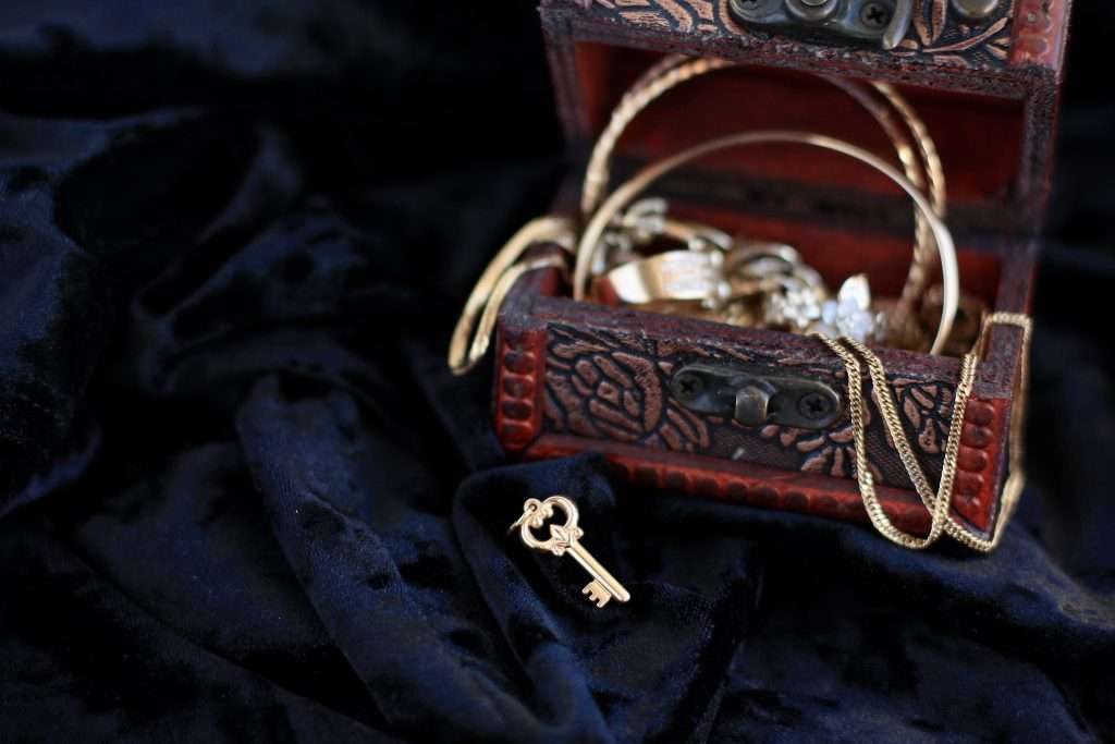 The Meaning of a Key Necklace! - Marahlago Jewelry